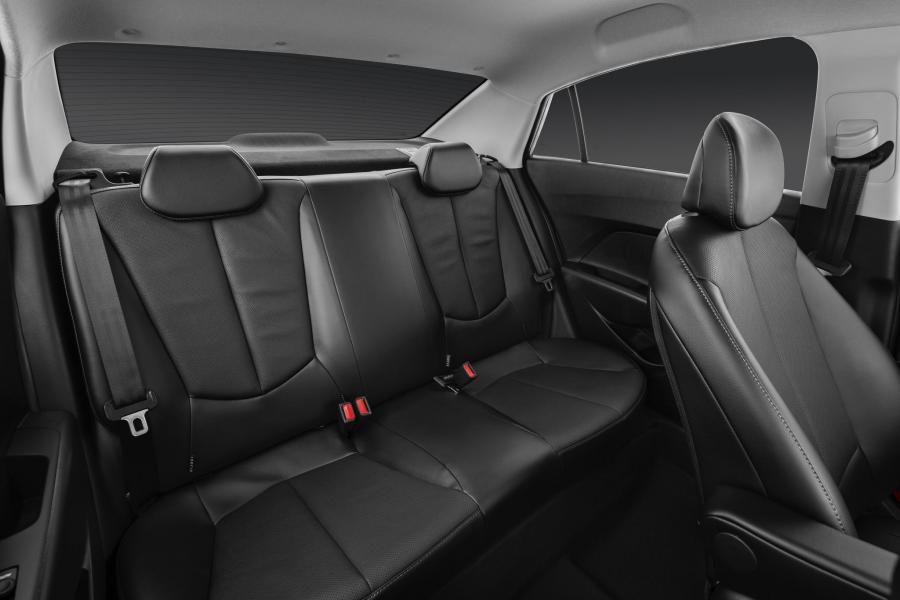 Интерьер Hyundai HB20S Impress 2015 года  (фото 5 из 13)